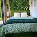 Glamping Nuit Insolite Conteneur Tropical Bouillon